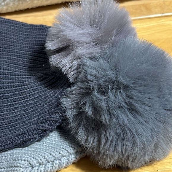 Mommy and me color block beanie 2 pc set - Picture 2 of 6